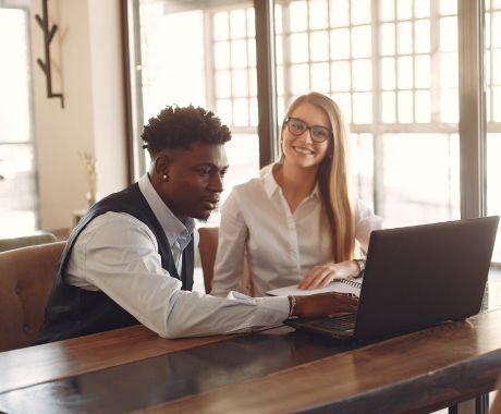 Témoignage de Laurent, qui s'est formé en Community management pour apprendre à utiliser les réseaux sociaux pour son activité. à Blois